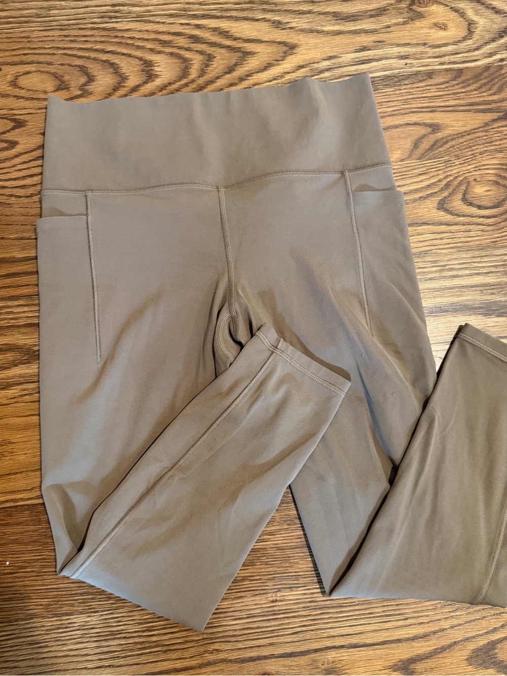Athleta Salutation Stash High-Rise Pocket 7/8 Leggings - Taupe Size Medium